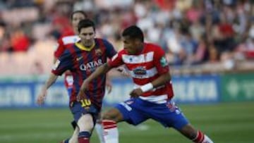 Murillo pelea un bal&oacute;n con Lionel Messi. El defensor colombiano espera que esta imagen se repita en la pr&oacute;xima fecha de la Liga BBVA.