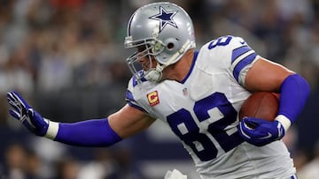 ARLINGTON, TX - OCTOBER 09: Jason Witten #82 of the Dallas Cowboys runs after catching a pass during the second quarter against the Cincinnati Bengals at AT&amp;T Stadium on October 9, 2016 in Arlington, Texas.   Ronald Martinez/Getty Images/AFP
 == FOR NEWSPAPERS, INTERNET, TELCOS &amp; TELEVISION USE ONLY ==