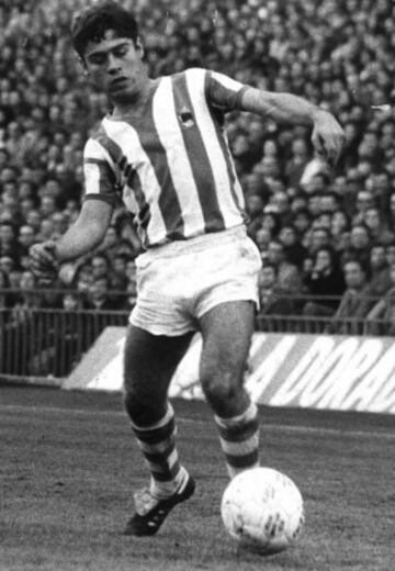 Jugó durante 12 temporadas en la Real Sociedad desde 1975 a 1987