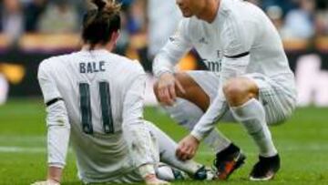  Los jugadores del Real Madrid Cristiano Ronaldo (d) y Gareth Bale durante su partido ante el Sporting