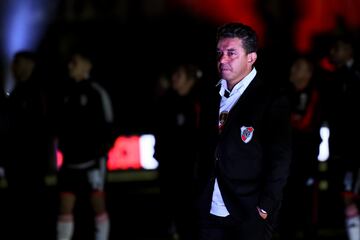 Marcelo Gallardo puso fin a ocho temporadas como entrenador de River Plate. El ‘Muñeco’, uno de los grandes técnicos de la historia del club, se despidió con un palmarés espectacular, con dos Copas Libertadores como la joya de la corona, y 424 partidos dirigidos. Su despedida fue ante el Betis en un encuentro amistoso que acabó en victoria (4-0).