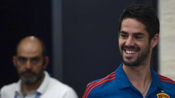 Spain's midfielder Isco arrives for a press conference at Krasnodar Academy on June 18, 2018, during the Russia 2018 World Cup football tournament. / AFP PHOTO / PIERRE-PHILIPPE MARCOU