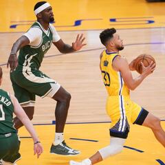 Curry se va a 41 puntos y mantiene vivos a los Warriors