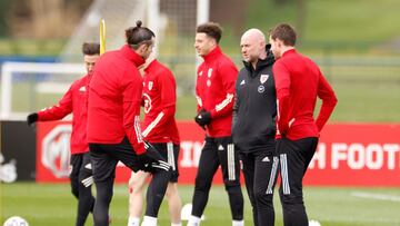 Gales expulsa a tres jugadores por violar el protocolo Covid