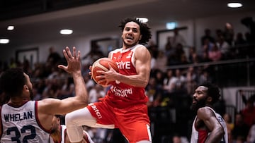 Shane Larkin con la selección de Turquía.
 

Firma: FIBA