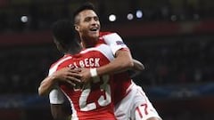 Arsenal revivió gracias a los inspirados Welbeck y Sánchez