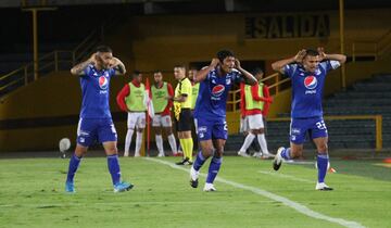 Los equipos capitalinos no se sacaron diferencias en el clásico y terminaron empatando 1-1. Por Millonarios marcó Juan Carlos Pereira y Jorge Luis Ramos lo empató para Independiente Santa Fe. 