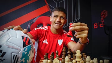 Alexis Sánchez, posando para AS en la Ciudad Deportiva del Sevilla.