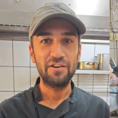 Un italiano se pica al decirle que no sabe hacer paella y hace una demostración: “Efectivamente, no sabes”