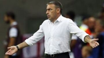 El director técnico de Portugal Paulo Bento gesticula durante el partido de cuartos de final de la Eurocopa 2012, República Checa vs Portugal, en Varsovia, Polonia, hoy, jueves, 21 de junio de 2012.