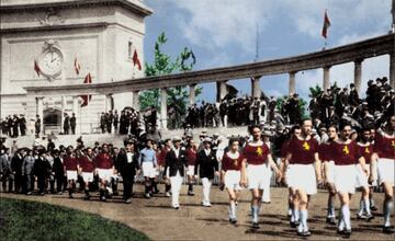 España acudía por primera vez a unos Juegos de manera oficial, y el portador de la bandera en el desfile inaugural fue el futbolista Mariano Arrate.