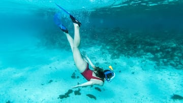 Aletas de natación cortas Cressi Light de color azul en Amazon