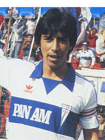 El actual DT de Santa Cruz en Primera B actuó en tres ciclos por Universidad Católica. Obtuvo los títulos de 1984 y 1987 y, en este último campeonato, su aporte resultó crucial: convirtió 21 goles y fue el goleador del torneo.