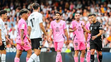 VALENCIA, SPAIN - MAY 28: Sergi Darder of Espanyol protest during the spanish league, La Liga Santander, football match played between Valencia CF and RCD Espanyol at Mestalla stadium on May 28, 2023, in Valencia, Spain. (Photo By Ivan Terron/Europa Press via Getty Images)
