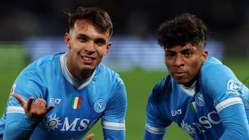 El Nápoles responde al doblete de Malen con una samba brasileña