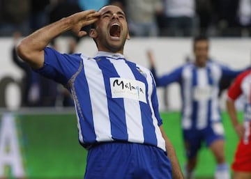 Salva Ballesta celebra un gol del Málaga.