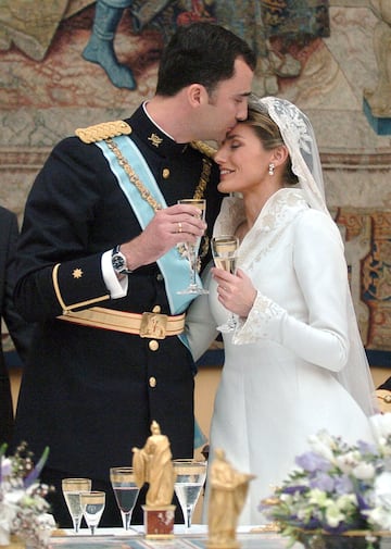 Los ahora reyes Felipe VI y Letizia durante el banquete de su boda, en 2004.