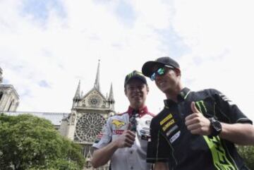 El piloto español participó en un acto de Monster Yamaha junto a otros pilotos como Tito Rabat en la rivera del Sena, en París.