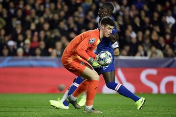 Fue uno de los fichajes estrella de la Premier en el verano de 2018. Tras empezar con buen pie, sus últimas actuaciones con el equipo 'blue' le han condenado al ostracismo y a recibir fuertes críticas. Suplente del francés Mendy, ganó la Liga de Campeones en mayo de 2021. Su valor de mercado es de 13 millones. Tiene contrato hasta 2025.