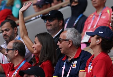La Reina Letizia asistió al partido de cuartos de final de tenis individual masculino entre Carlos Alcaraz y el estadounidense Tommy Paul en los Juegos Olímpicos.