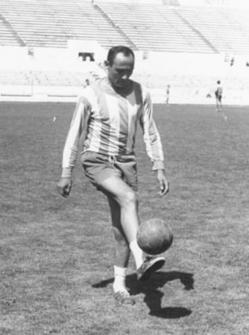 Jugó en el Betis entre 1958 y 1968.