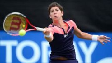 Carla Suárez bate a Mladenovic y avanza a segunda ronda