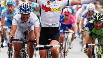 <b>PÍCARO. </b>Kirchen le levantó la cartera a su compañero Possoni.