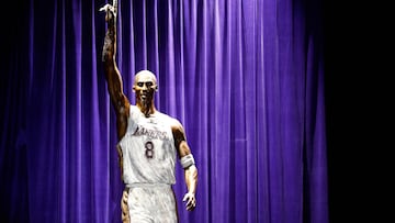 LOS ANGELES, CALIFORNIA - FEBRUARY 08: The Kobe Bryant Statue during an unveiling ceremony at Crypto.com Arena on February 08, 2024 in Los Angeles, California. NOTE TO USER: User expressly acknowledges and agrees that, by downloading and/or using this photograph, user is consenting to the terms and conditions of the Getty Images License Agreement.   Ronald Martinez/Getty Images/AFP (Photo by RONALD MARTINEZ / GETTY IMAGES NORTH AMERICA / Getty Images via AFP)