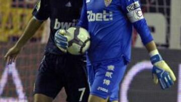 Raúl, hablando con Palop.