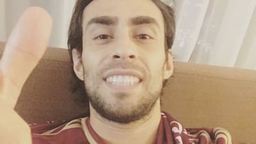 Jorge Valdivia, después de un largo viaje, se sumó al Al Wahda.