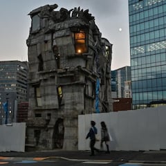 En Japón están construyendo una ‘Sagrada Familia’ desde 2005: ahora se ha movido sobre raíles para sorpresa de todos