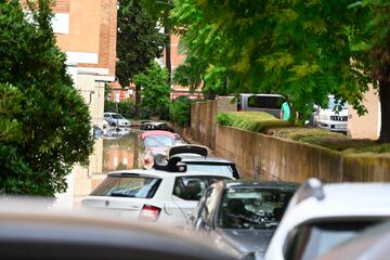 La DANA situada sobre el territorio español ha dejado importantes precipitaciones y tormentas, lo que ha provocado imágenes impactantes con sus consecuencias. Según el pronóstico de la Agencia Estatal de Meteorología (Aemet), que ha emitido un nuevo aviso especial por las lluvias y tormentas que se espera que continúen hasta el lunes. La Comunidad de Madrid y Toledo están bajo aviso rojo ante el riego de que se acumulen 120 litros por metro cuadrado en 12 horas.