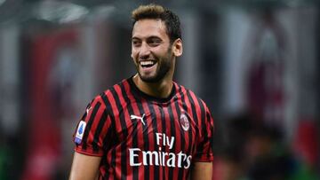 Elegancia en estado puro: así juega Calhanoglu, una de las gangas del próximo verano