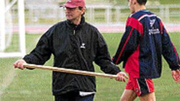 <b>DE MOMENTO SIGUE</b>. Vázquez trabajó ayer con normalidad, pero está dolido con la falta de confianza del club.