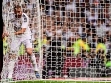 2-0. Benzema celebra el segundo tanto.