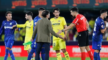 Marcelino, hablando con el árbitro al finalizar el Villarreal-Getafe.
ESTADIO DE LA CERAMICA, LIGA HYPERMOTION, PARTIDO VILLARREAL B-ZARAGOZA
FOTOS CARME RIPOLLES