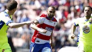 <b>FUNDAMENTAL. </b>Carlos Martins en una acción del último partido del Granada en Los Cármenes contra el Getafe.