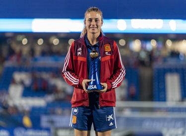 El gran papel de España en el Mundial de Francia de 2019, donde se fue a casa en octavos tras plantar cara a Estados Unidos le sirvió para que le invitasen al prestigioso torneo SheBelivesCup. España llegó a la final que perdió ante Estados Unidos, pero un nombre brilló por encima de todos: Alexia. La catalana fue nombrada MVP del torneo. 