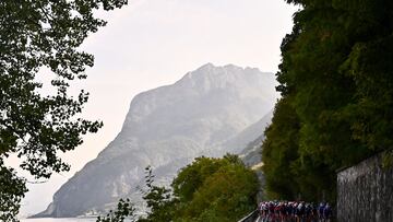 El pelotón durante el Giro de Lombardia.