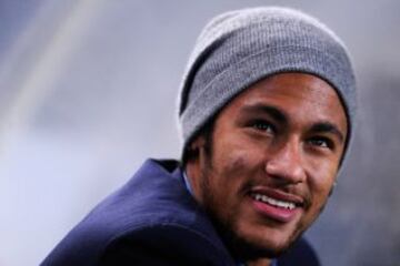 Neymar en el banquillo.
