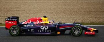 Sebastian Vettel piloto de Red Bull con el nuevo RB10 en Jerez.