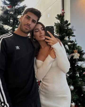 Después de más de cuatro años juntos, Marco Asensio y Sandra Garal pasarán también por el altar en 2023. La pareja anunció el enlace con un emotivo vídeo que ambos publicaron en sus redes sociales y en el que aparece también el momento de la pedida. La ceremonia será en Mallorca en la primera quincena de julio.