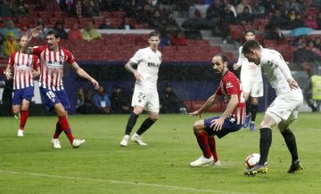??EMPATA GAMEIRO!! ?Recibi¨® Santi Mina el bal¨®n dentro del ¨¢rea, hizo un sombrero precioso para superar a God¨ªn y le dio el pase de la muerte para que el franc¨¦s solo tuviera que empujarla ante Oblak!