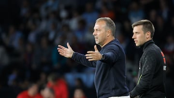 El técnico del FC Barcelona, Hansi Flick, durante el partido ante el Celta.
