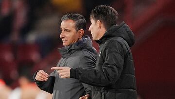 Jandro, junto a su segundo, en el partido ante el Granada CF.