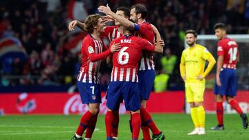 God&iacute;n, Koke, Gim&eacute;nez y Griezmann se abrazan para celebrar el gol del primero al Girona.