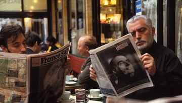 FRANCE - JANUARY 09: Paco Rabanne reading the Liberation in Flore, Paris, France on January 09, 1996. (Photo by Raphael GAILLARDE/Gamma-Rapho via Getty Images)