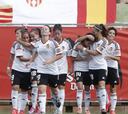 El Valencia se mantiene como líder tras sorprender al Barça