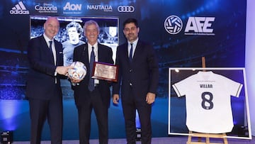 Angel Mar&iacute; Villar junto a Gianni Infantino y David Aganzo
 AFE
 30/05/2022