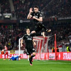 Vlahovic y Chiesa sellan el pase